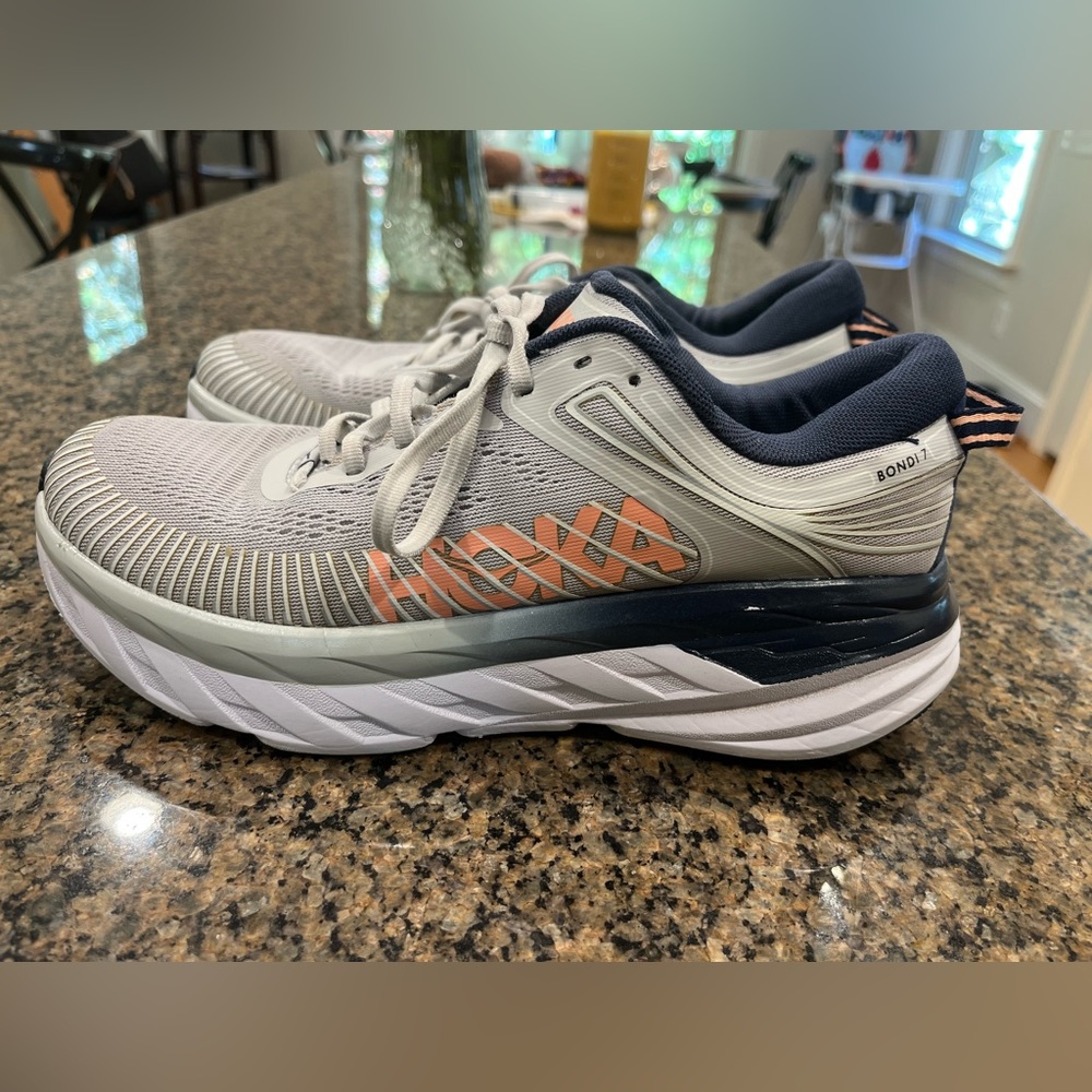 Hoka “bondi 7” women’s size 9